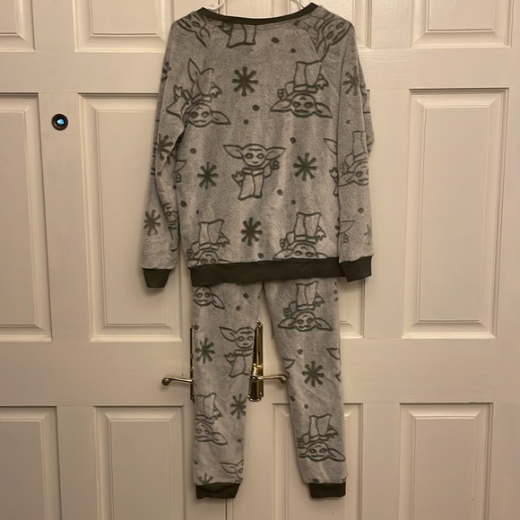 Star Wars Women’s Pajama Set, Size XS. Green: “Yoda.” NWT. - Picture 7 of 11